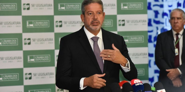 Presidente da Câmara: decisão sobre cassação de mandato é do Congresso