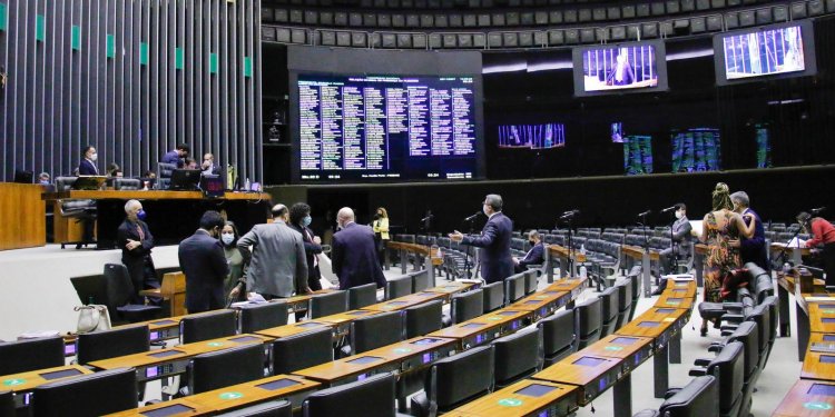 Congresso aprova transferência R$ 7,7 bi a estados e municípios