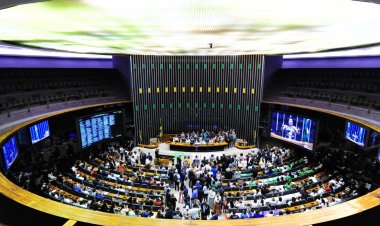 Câmara aprova piso salarial para enfermeiros