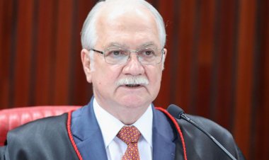 Brasil deve mostrar que rejeita "aventuras autoritárias", diz ministro