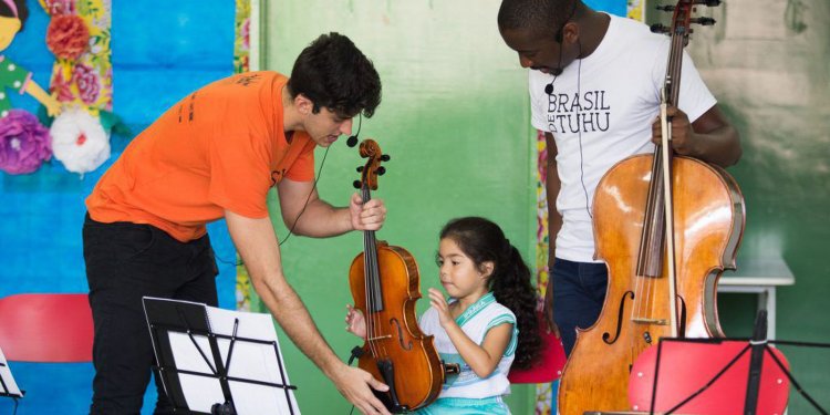 Brasil de Tuhu retoma apresentações presenciais em escolas públicas