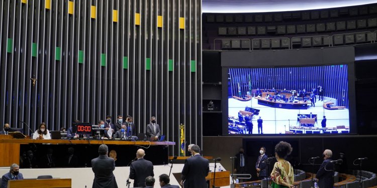 Câmara conclui votação de MP que modifica regras do Prouni