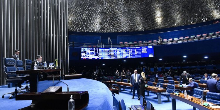 Senado aprova projeto que destrava recursos do pré-sal a municípios