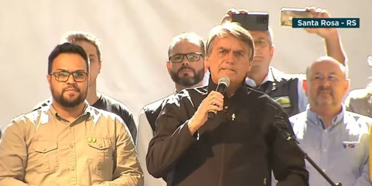 Presidente visita Fenasoja no interior gaúcho