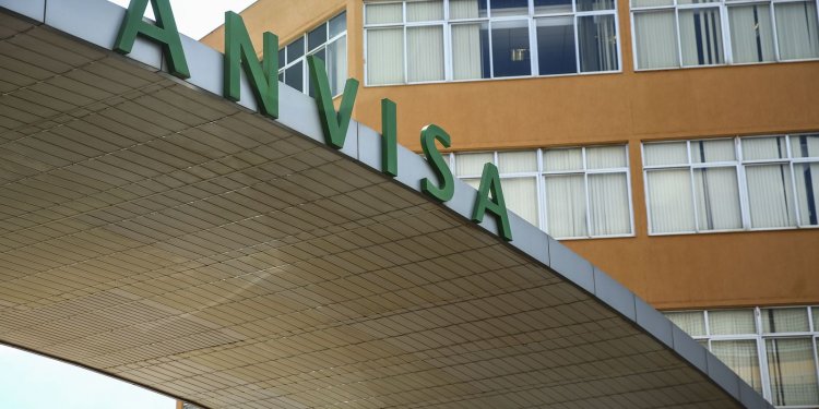 Anvisa prorroga por 1 ano uso emergencial de vacinas contra a covid-19