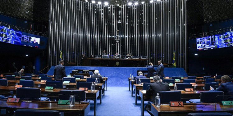 Senado aprova MP que estabelece salário mínimo de R$ 1.212