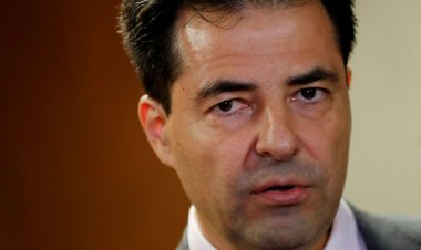 Ministro diz que governo não pode interferir nos preços da Petrobras