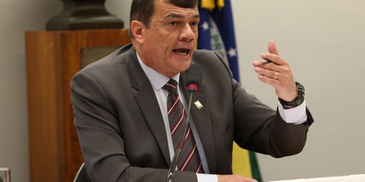 Ministro diz na Câmara que compras de Viagra tiveram prescrição médica