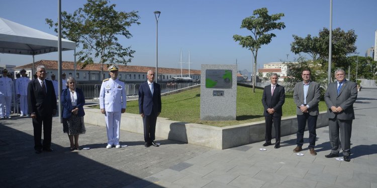 Brasileiros são bem-vindos em Portugal, diz presidente português