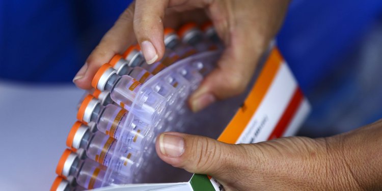 Saúde recomenda vacinação de crianças de 3 a 5 anos com CoronaVac