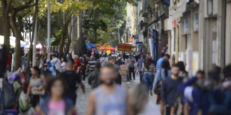 Covid-19 está em queda pela sétima semana seguida no Rio de Janeiro