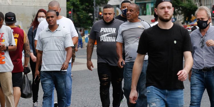 Covid-19: Brasil registra 75 mortes e 12,3 mil novos casos em 24 horas