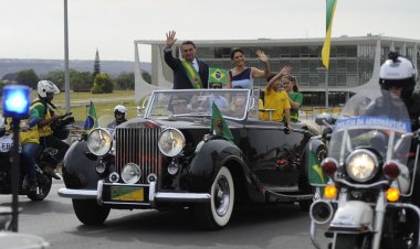 Bolsonaro diz que Brasil ressurge com economia mais pujante