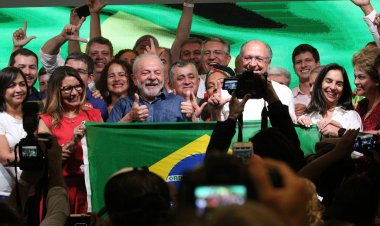 No primeiro discurso, Lula diz que combate à miséria é sua missão