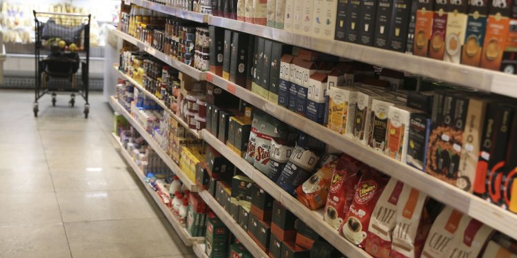 Novas regras para rótulos de alimentos valem a partir deste domingo