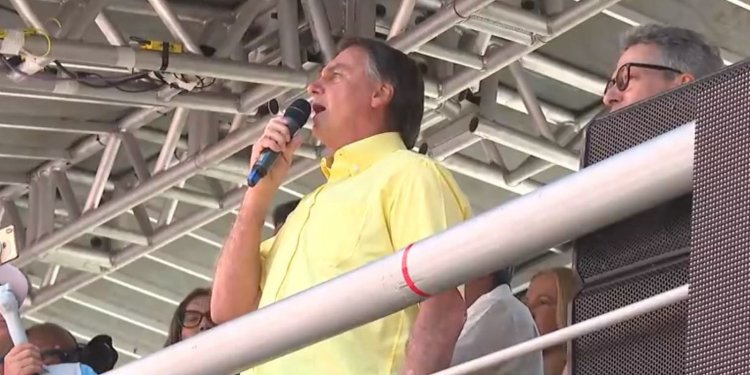 Bolsonaro faz campanha em eventos religiosos em Minas e São Paulo
