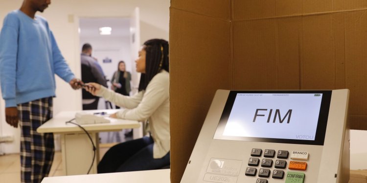 Eleitor pode votar hoje mesmo que não tenha comparecido no 1º turno