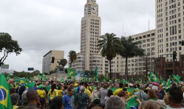 Manifestantes protestam contra resultado das urnas