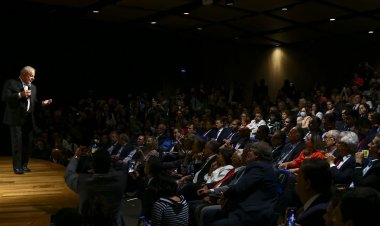 Presidente eleito se encontra com parlamentares e diz que vai dialogar