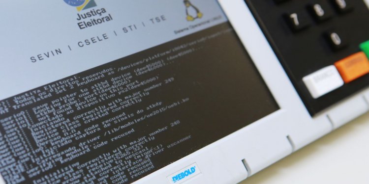 Ministério da Defesa entrega relatório sobre urnas eletrônicas ao TSE
