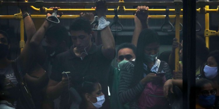 Covid-19: infectologistas defendem volta das máscaras e mais vacinação