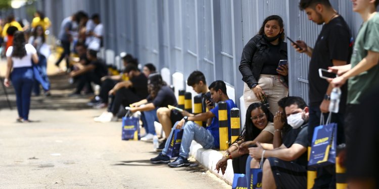 Participantes do Enem 2022 fazem hoje provas de exatas