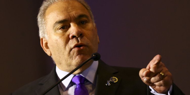 Ministro diz que contratos atuais já preveem vacinas atualizadas