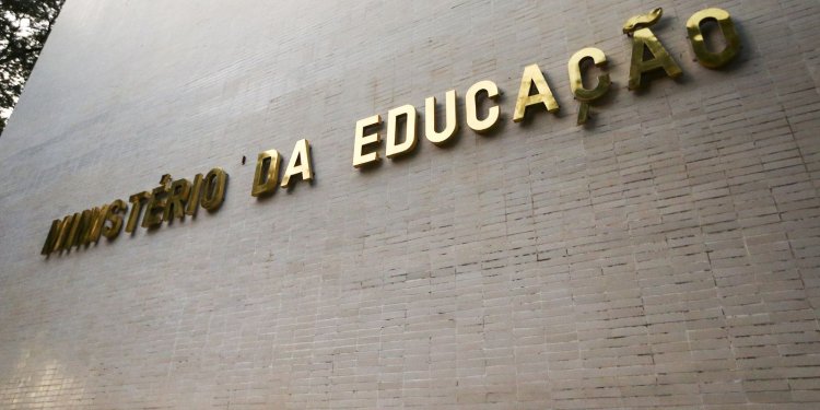 MEC diz "buscar soluções" sobre bloqueio orçamentário