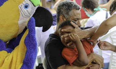 Animais "ajudam" na vacinação de crianças no zoológico de Brasília