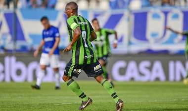 América-MG vence Cruzeiro e fica muito perto da final do Mineiro