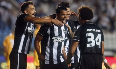Com show de Tiquinho, Botafogo faz 7 a 1 para seguir na Copa do Brasil