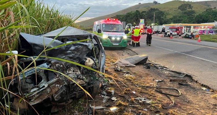 Colisão frontal deixa dois mortos na BR-116 em Além Paraíba