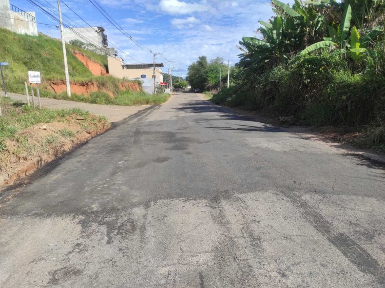 Obras dá continuidade aos serviços de manutenção nas vias públicas de Ubá