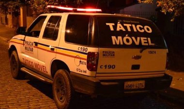 Grupo armado rende ocupantes de carro e deixa três homens baleados em Piraúba