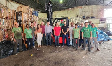 Ubá: RECICLAU recebe empilhadeira para otimizar o trabalho