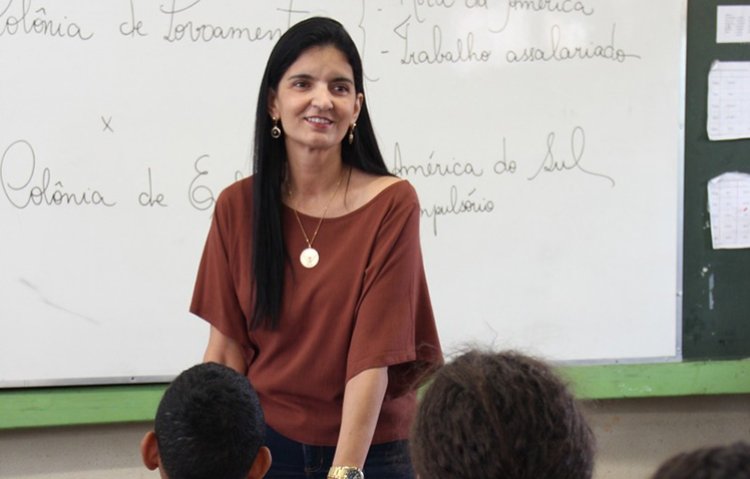 Governo de Minas concede mais de 15 mil progressões e promoções da carreira para servidores da educação