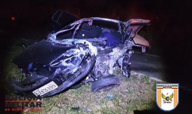 Acidente entre carro e ônibus com vítima fatal na MG-353, km 65, em Coronel Pacheco