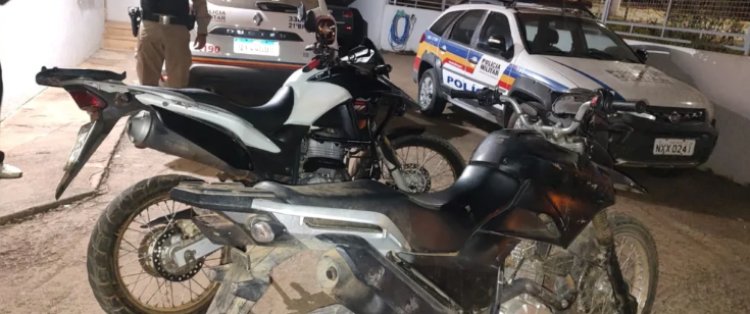 PM recupera moto roubada e prende dois suspeitos em Piraúba