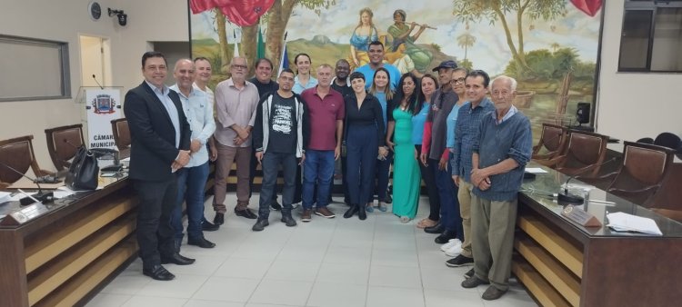 Câmara Municipal recebe a exposição Entre Ruas e Pincéis da Associação Andorinhas