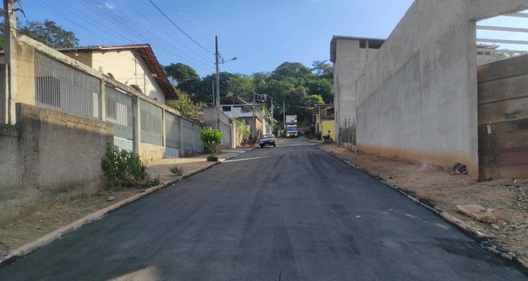Prefeitura de Ubá asfalta ruas indicadas por emenda parlamentar