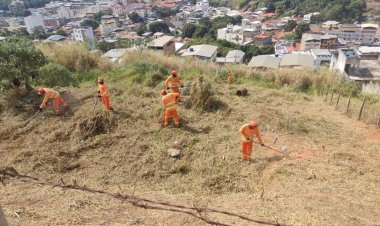 Prefeitura de Ubá realiza limpeza de terrenos públicos