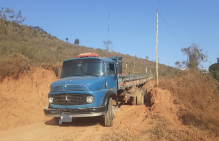 Polícia Militar recupera caminhão roubado em Senador Firmino