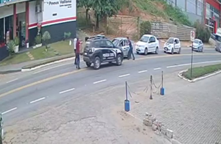 Ubá: PCMG prende trio suspeito de tráfico de drogas com R$ 9 mil