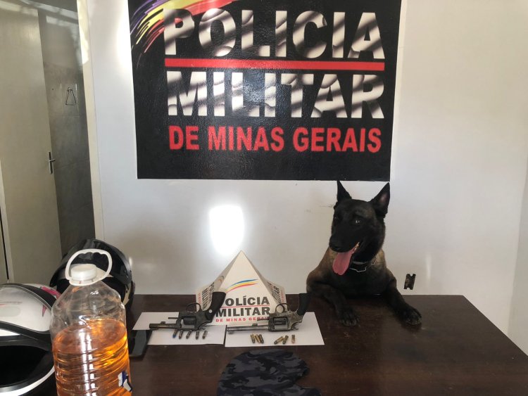 Polícia Militar prende autores de porte ilegal de arma de fogo e recupera motocicleta rouba em Rodeiro