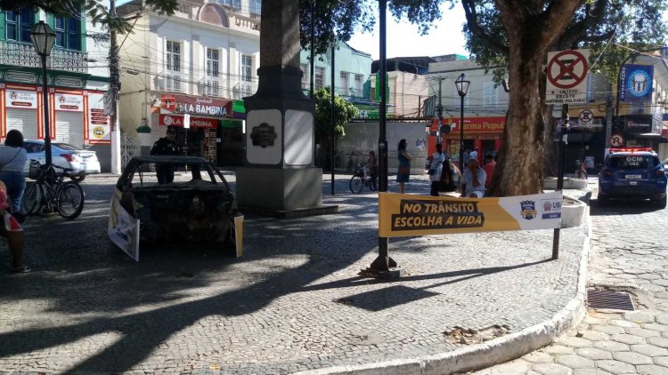 No trânsito, escolha a vida: escolas, empresas e praça da cidade recebem campanha da Prefeitura de Ubá