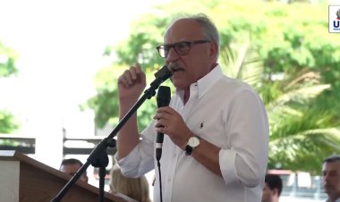 Prefeito de Leopoldina discursa na Inauguração do Centro Administrativo de Ubá