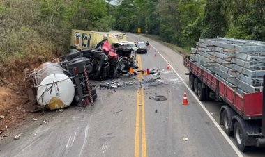 Motorista de carreta morre em colisão na BR-116, em Muriaé