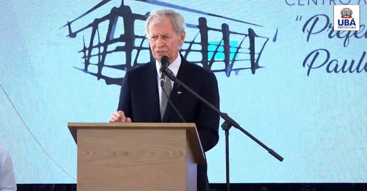 Prefeito de Ubá discursa durante Inauguração do novo Paço Municipal
