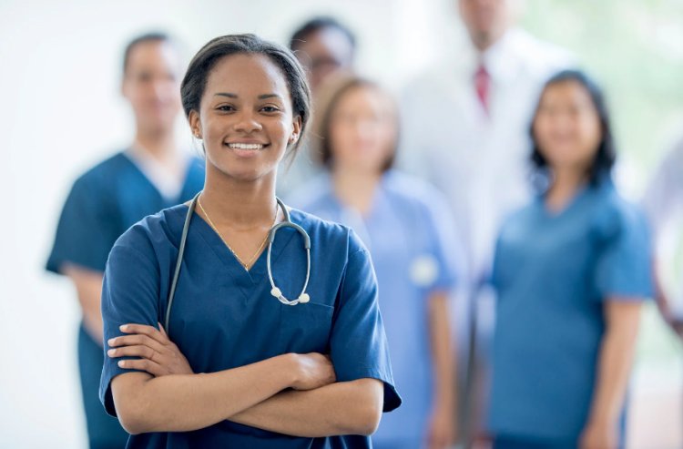 Governo de Minas Gerais garante pagamento do Piso Nacional da Enfermagem na folha de dezembro para servidores estaduais do SUS-MG