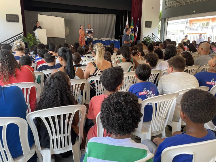 Prefeitura de Ubá entrega certificados a alunos da oficina de Robótica